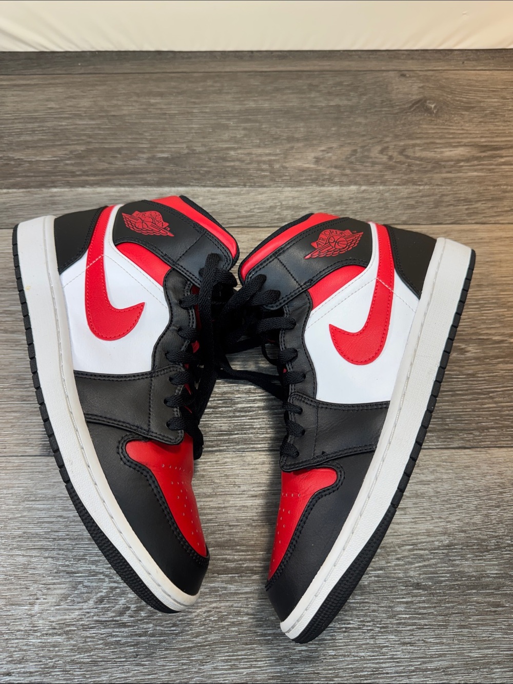 Air Jordan 1 Mid 'Black Fire Red men’s SZ 10 (h200)
